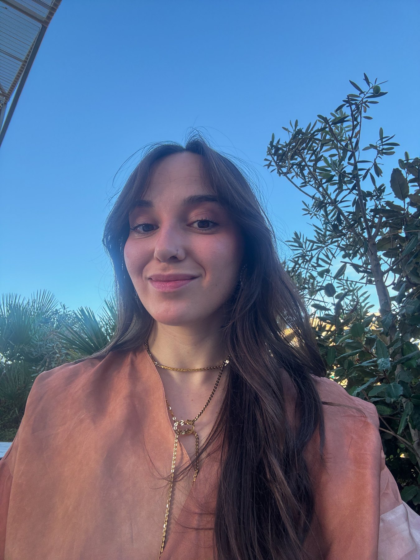 Invitada con su retrato personalizado durante la Golden Hour
