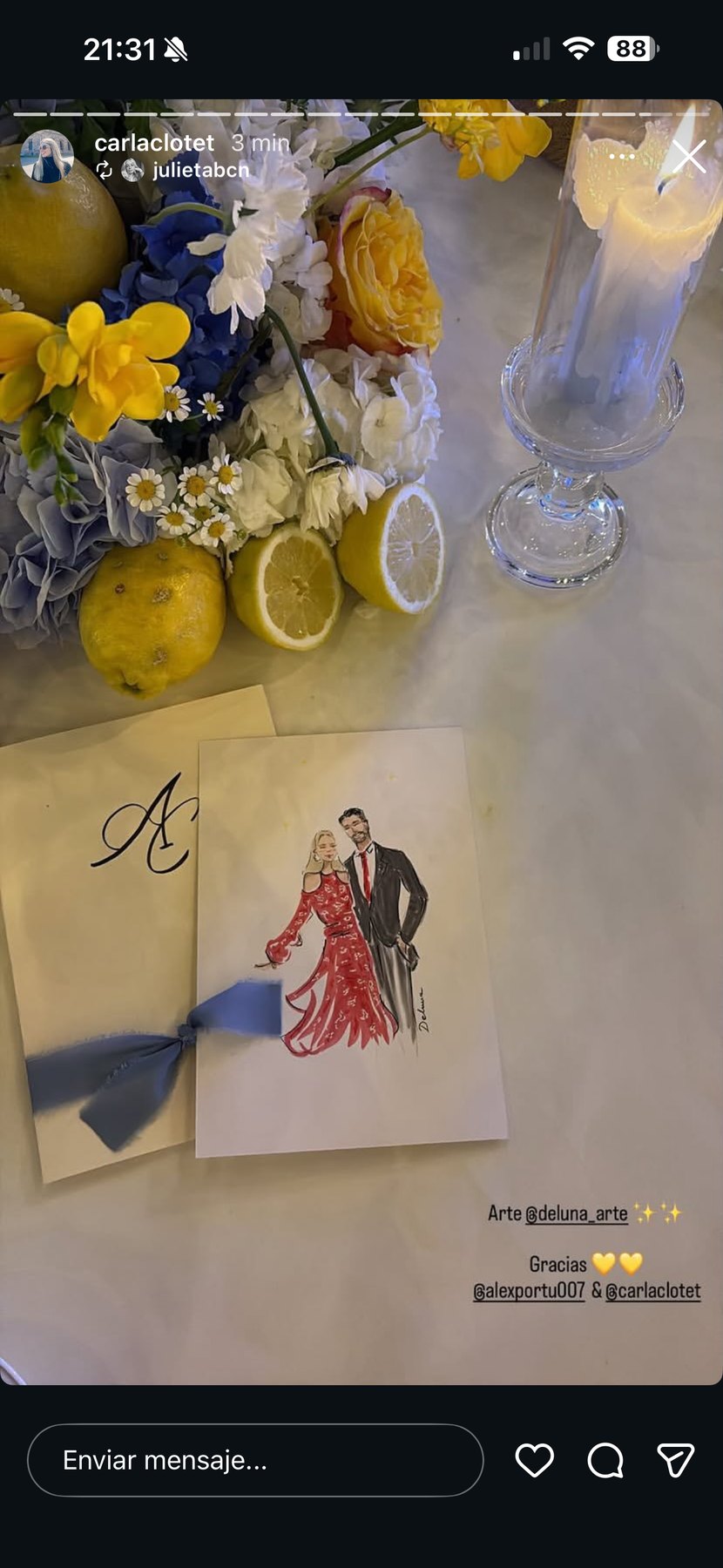 Figurín presentado con los detalles azules de la celebración