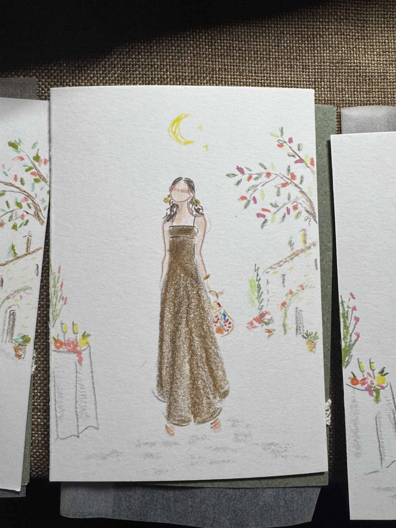 Figurín terminado sobre la postal creada para la boda