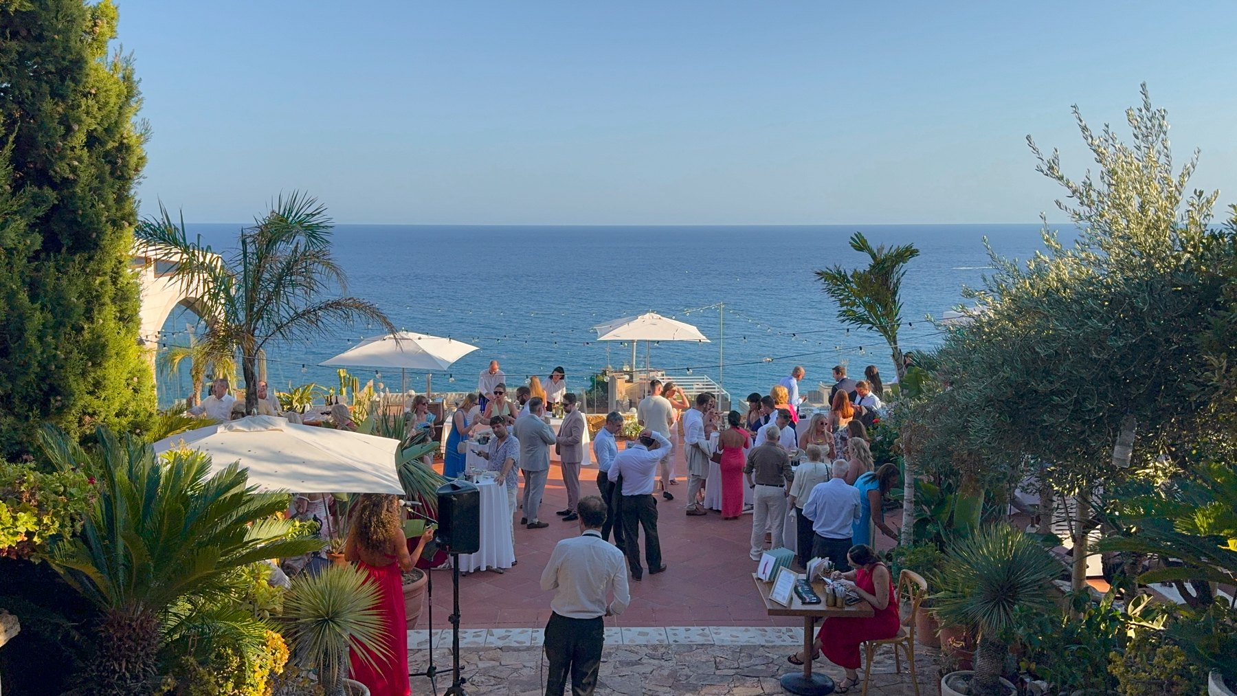 Celebración junto al mar vista desde el espacio de Live Art