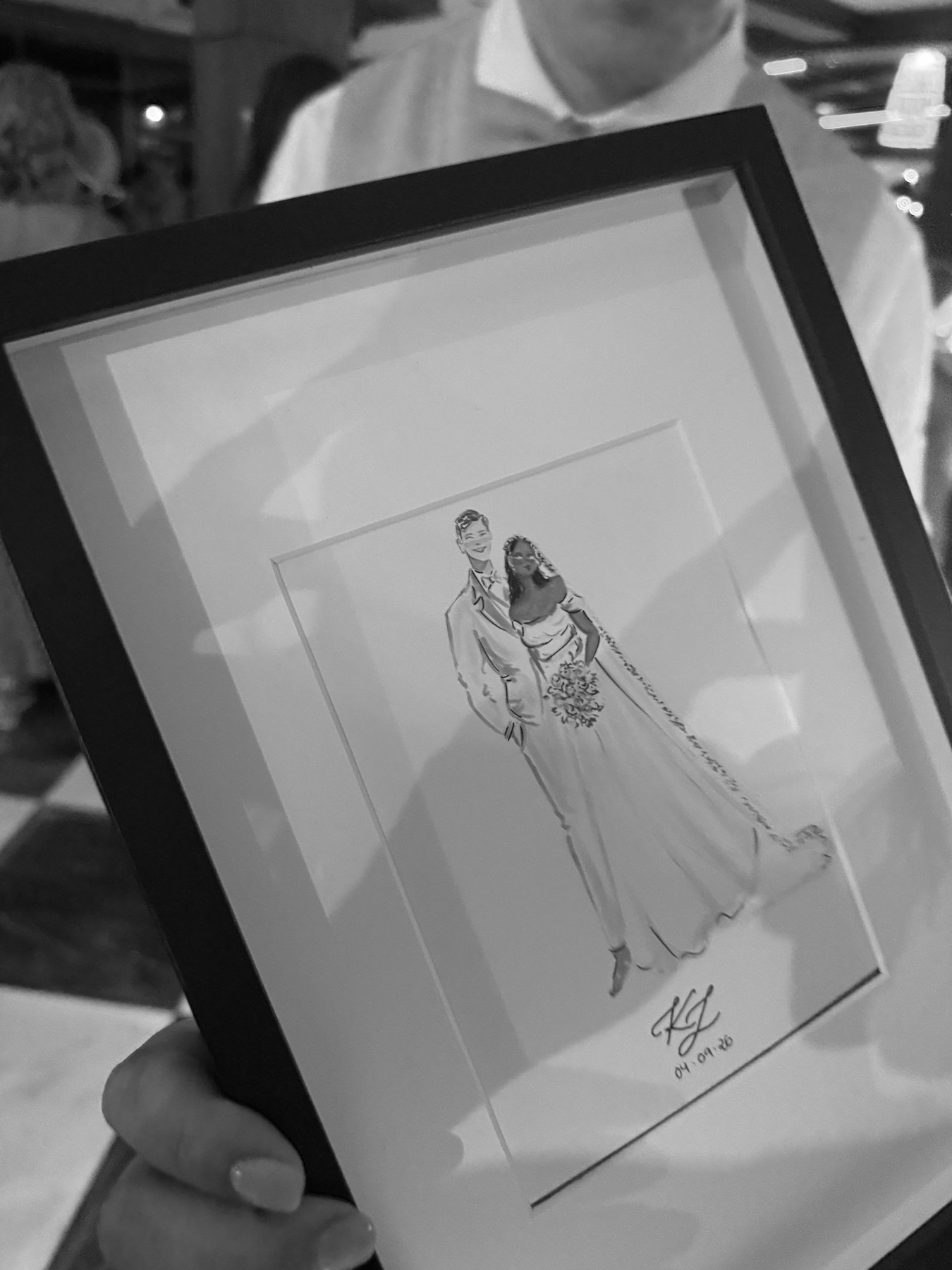 Ilustración presentada en un marco durante la boda