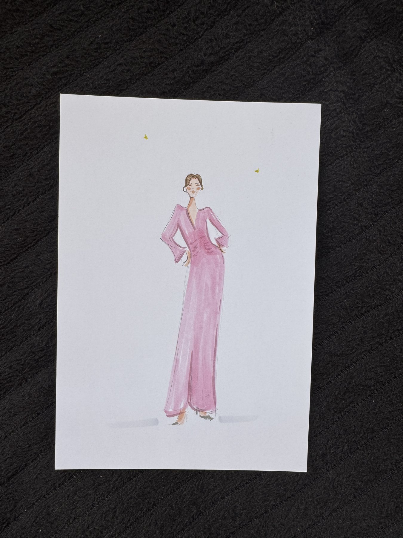 Figurín en rosa creado para una invitada de la boda